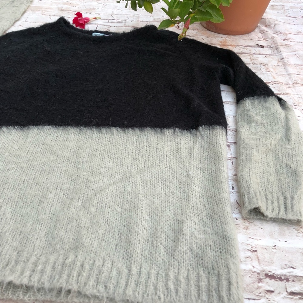 Kimchi Blue FLUFFY oversized sweater black & creme